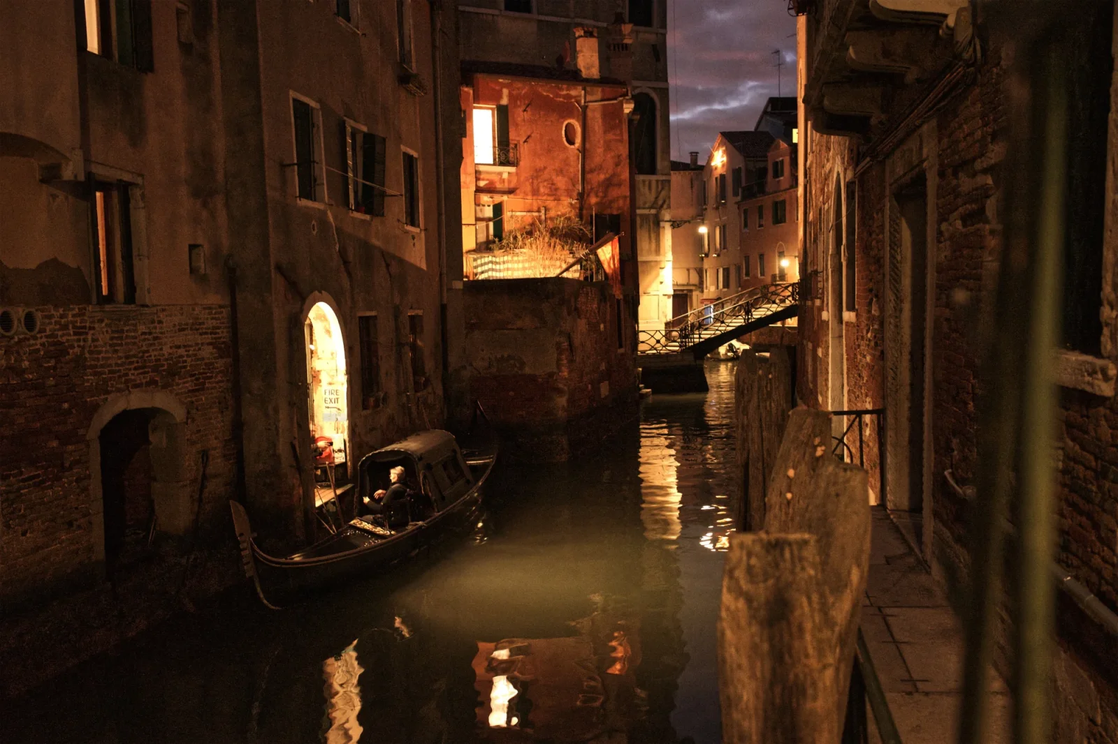 Venezia - Canale sul retro della Libreria Acqua Alta